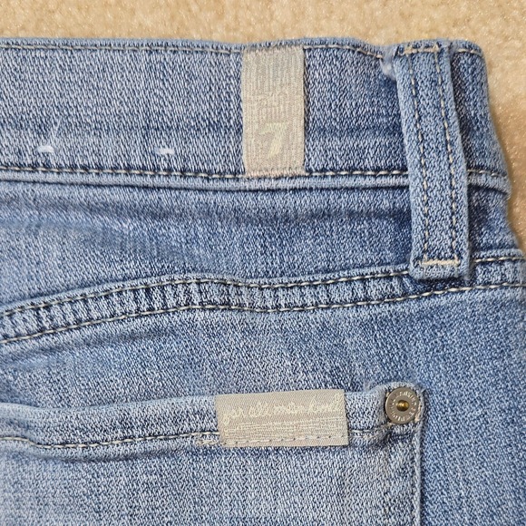 7 For All Mankind Josefina Cropped Size 27 Light Wash Distressed Frayed Hem - Picture 4 of 7